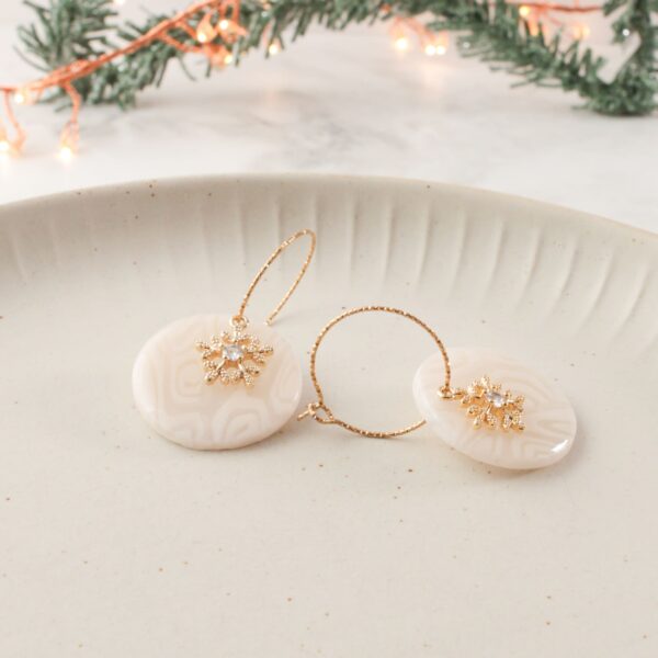 Creolen mit glitzernder Schneeflocke – Bild 5