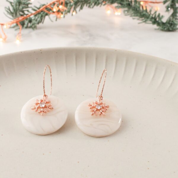 Creolen mit glitzernder Schneeflocke – Bild 4