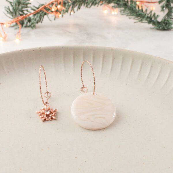 Creolen mit glitzernder Schneeflocke – Bild 3