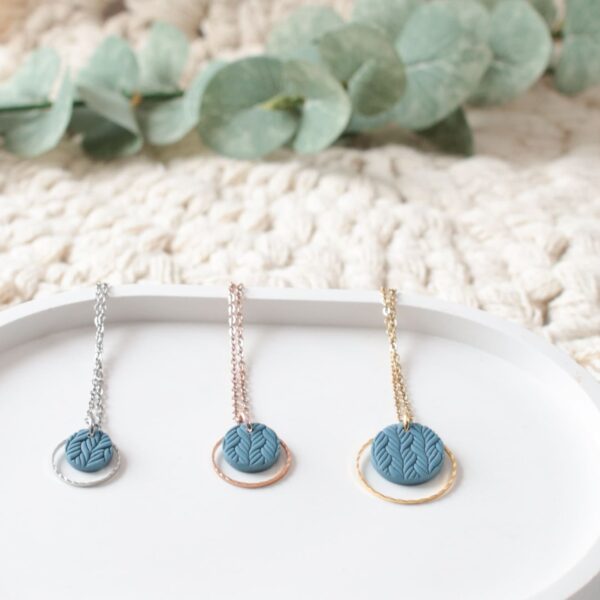 Halskette blaues Zopfmuster