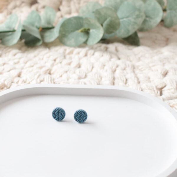 Ohrstecker blaues Zopfmuster – Bild 4