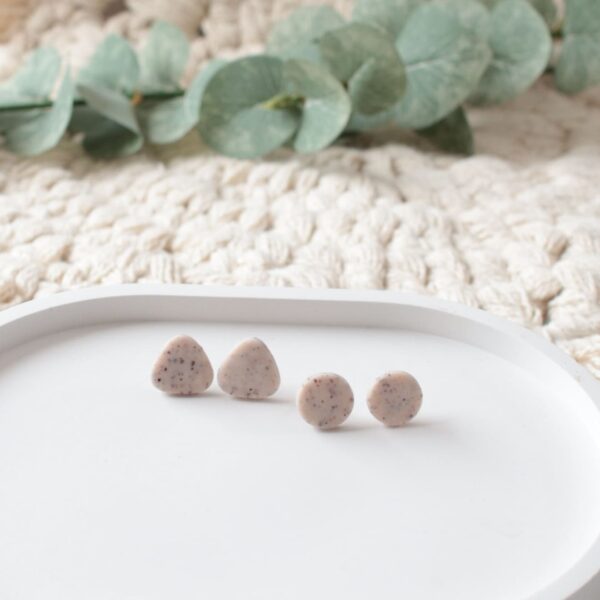 Ohrstecker und Kette mit Rosenblüten – Bild 2