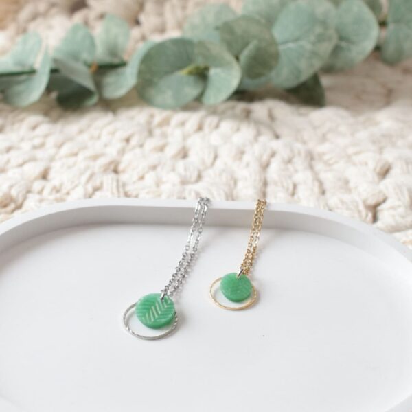 Ohrstecker und Kette in Jadegrün – Bild 3