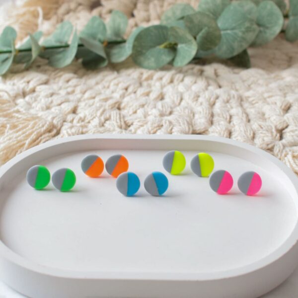 Ohrstecker NEON mit Grau – Bild 2