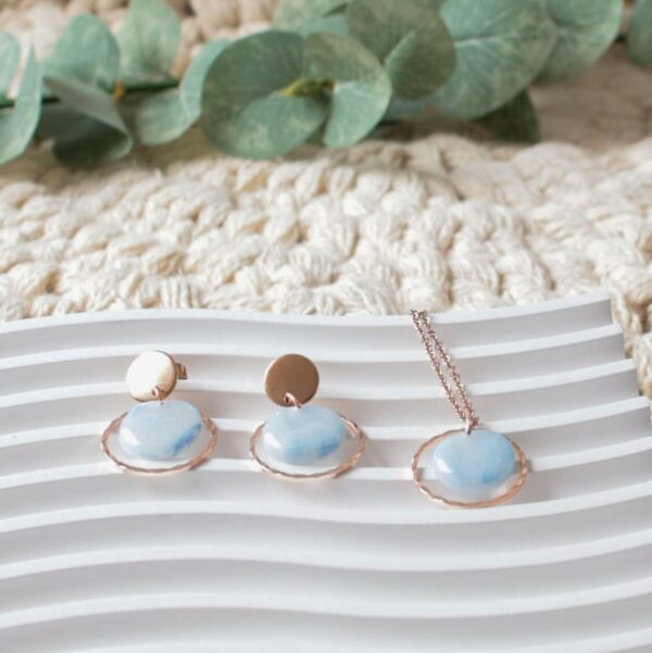 Ohrringe mit Zierring in Pastell-Blau – Bild 6