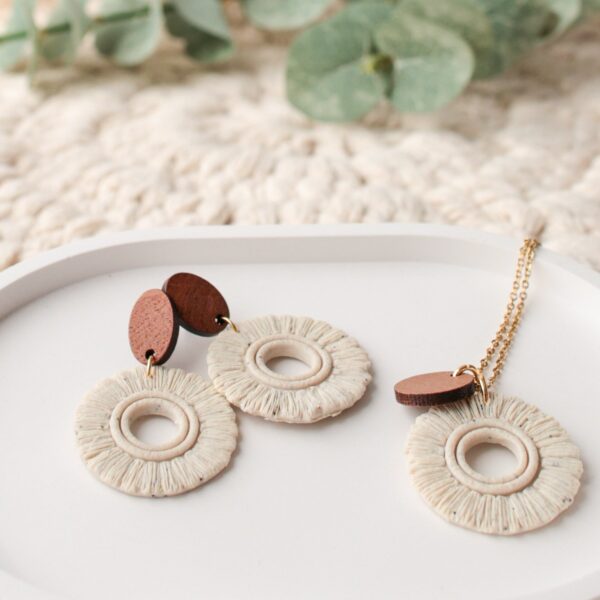 Beige Makramee-Ohrringe – Bild 4