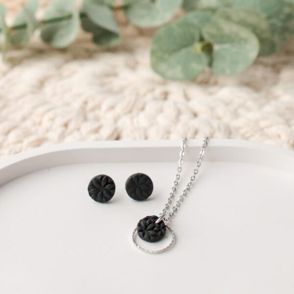 Halskette schwarze Blumen – Bild 5