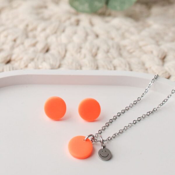 Ohrstecker und Kette in NEON-Orange – Bild 9