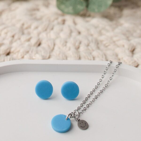 Ohrstecker und Kette in NEON-Blau – Bild 5