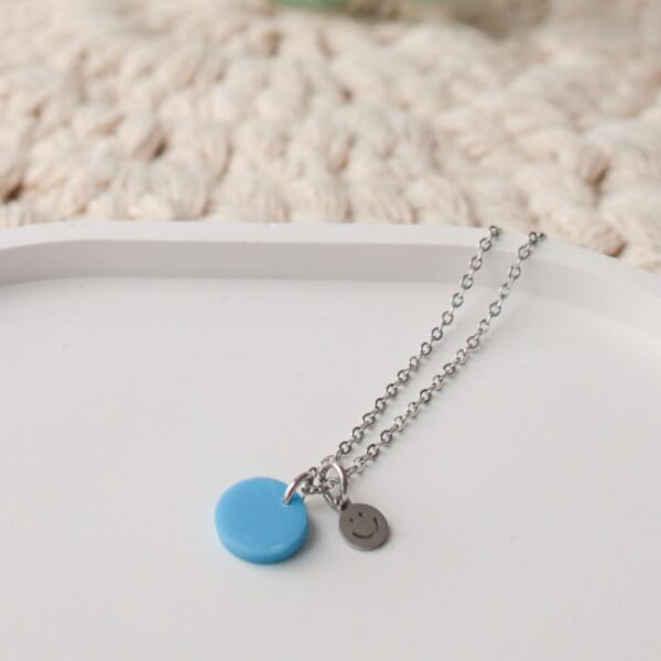 Ohrstecker und Kette in NEON-Blau – Bild 6