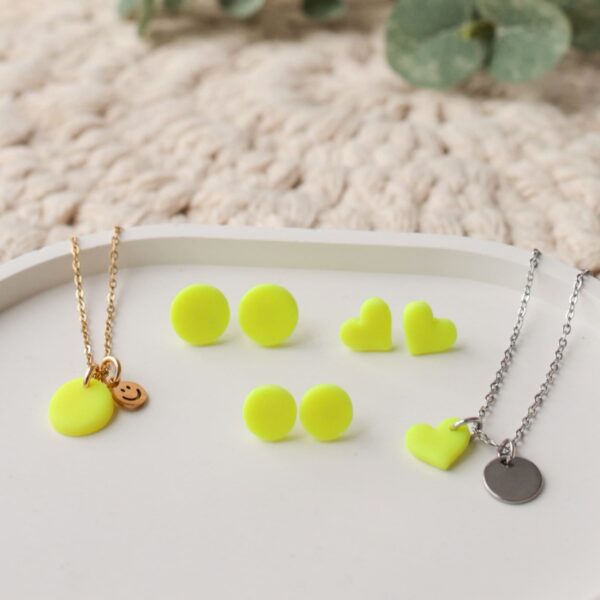 Ohrstecker und Kette in NEON-Gelb