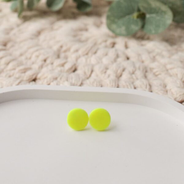 Ohrstecker und Kette in NEON-Gelb – Bild 3