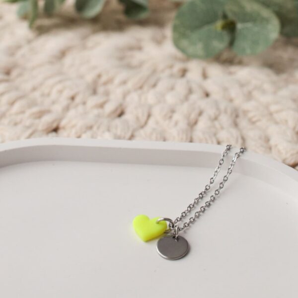 Ohrstecker und Kette in NEON-Gelb – Bild 6
