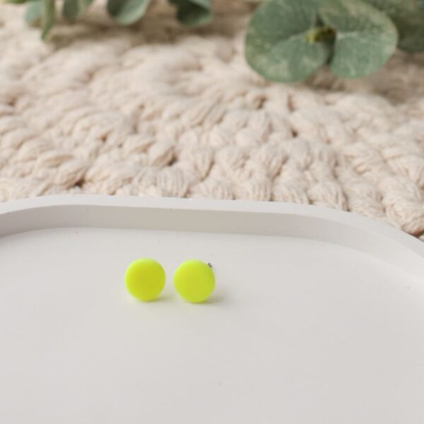 Ohrstecker und Kette in NEON-Gelb – Bild 4