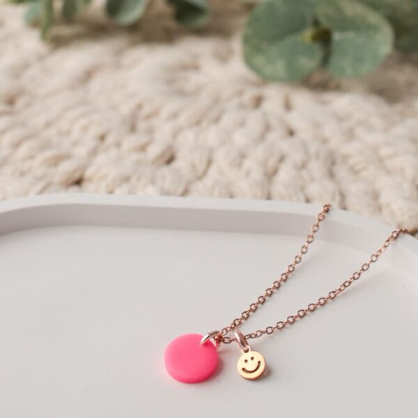 Ohrstecker und Kette in NEON-Pink – Bild 7