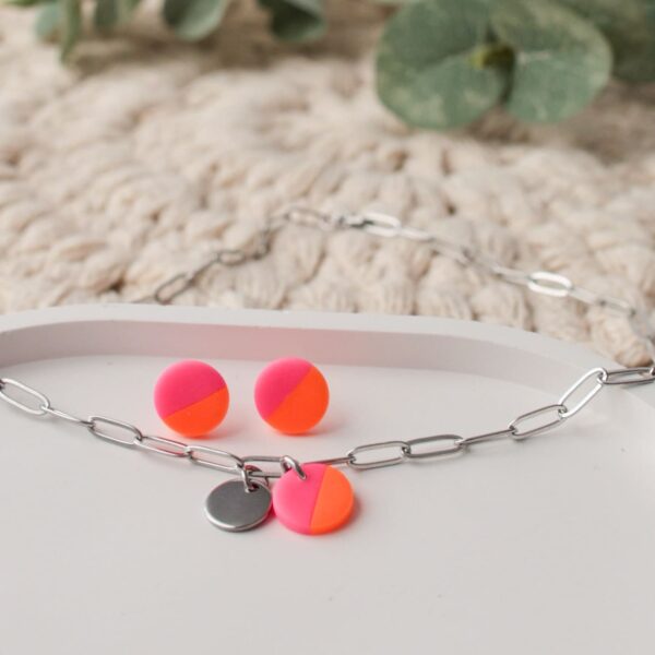 Ohrstecker und Paperclip-Halskette in NEON Orange-Pink – Bild 3