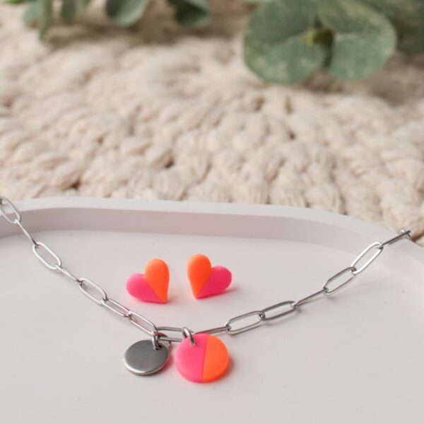 Ohrstecker und Paperclip-Halskette in NEON Orange-Pink – Bild 2
