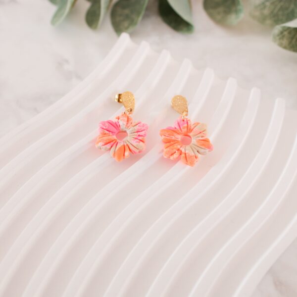 Blumen Ohrringe in Neon-Farben – Bild 2