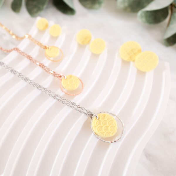 Ohrstecker Butter Yellow – Bild 2