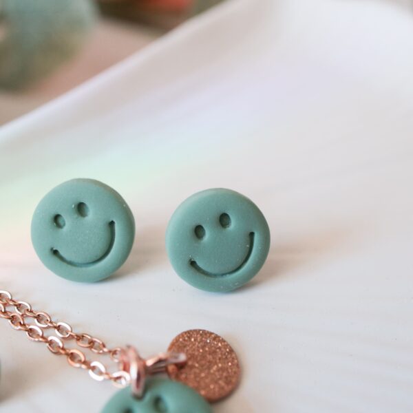Ohrstecker und Kette Smile grün – Bild 2