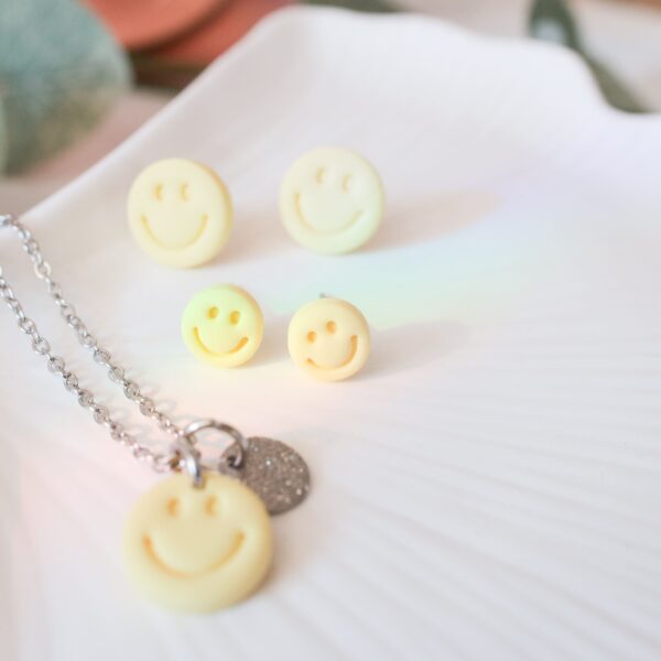 Ohrstecker und Kette Smile gelb – Bild 2