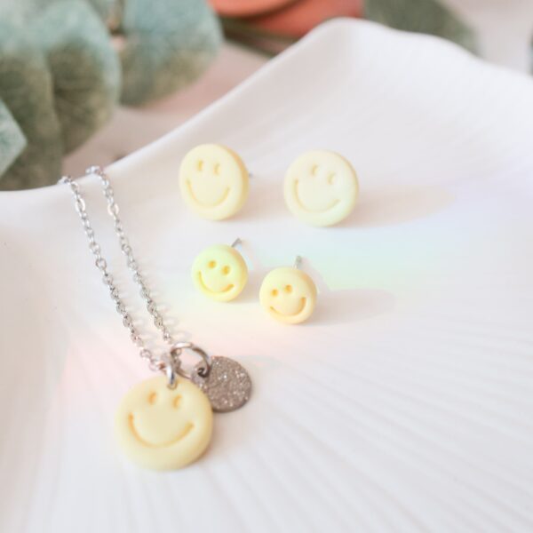 Ohrstecker und Kette Smile gelb – Bild 6