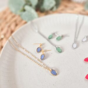 Kleine Ovale Ohrringe und Halskette