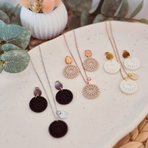 Runde Blumen Ohrringe und Halskette in Basic-Farben